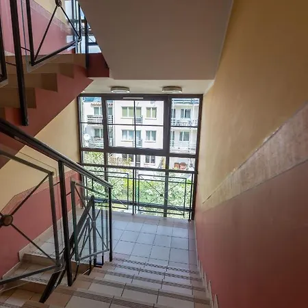 Victus Apartamenty, Mewi Spiew